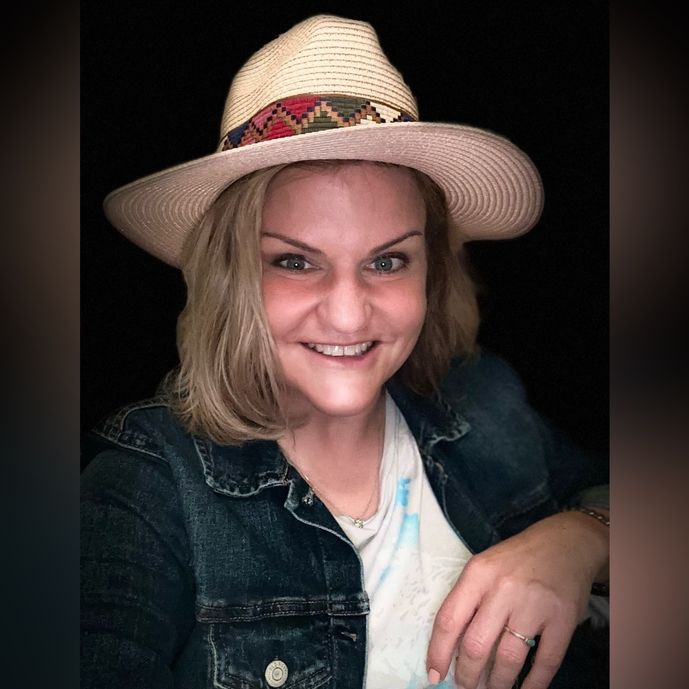 Meet your Posher, Happy Texas Gal!